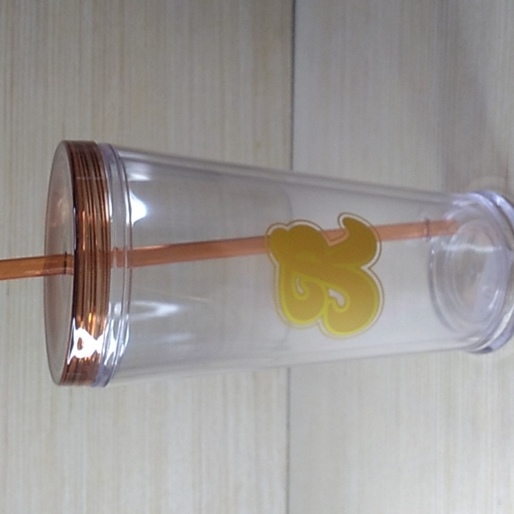 Letter R 24 oz cup in Yellow 8 inches tall 100% plastic, dishwasher safe